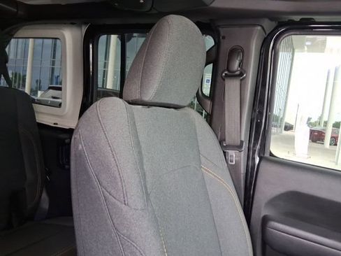 Used 2025 Jeep Wrangler Unlimited Sport AWD/4WD image 17