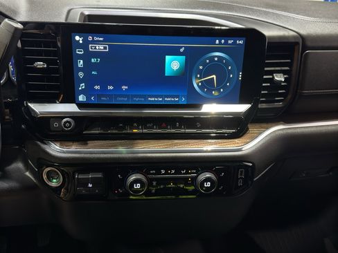 Used 2024 Chevrolet Silverado 1500 LT AWD/4WD image 29