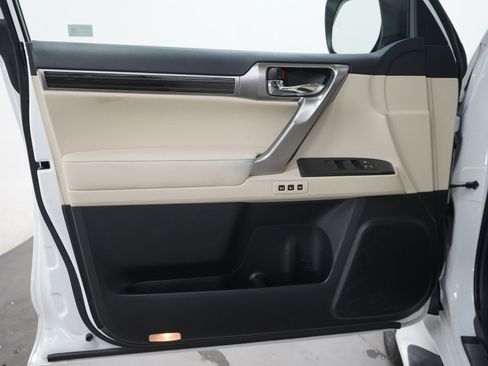 Used 2022 Lexus GX 460 Premium w/ Accessory Package AWD/4WD image 21