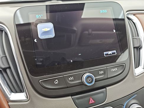 Used 2018 Chevrolet Malibu LT w/ Leather Package image 25