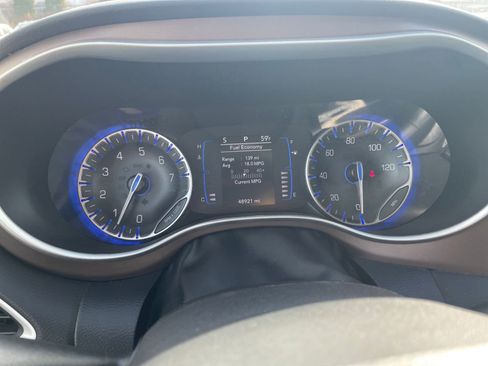 Used 2024 Chrysler Voyager LX image 43