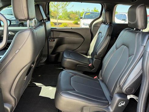 Used 2025 Chrysler Voyager LX FWD image 11