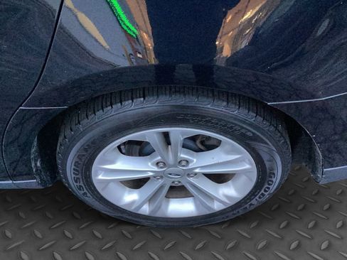 Used 2016 Ford Taurus SE image 21