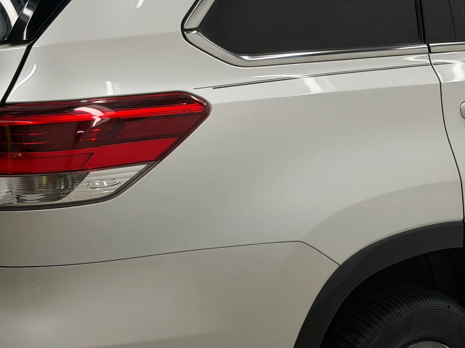 Used 2018 Toyota Highlander Limited Platinum AWD/4WD image 10