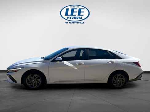 Certified 2025 Hyundai Elantra Blue image 3