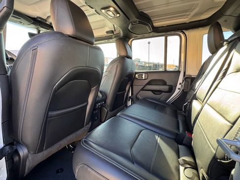 Used 2022 Jeep Wrangler Unlimited Sahara image 13