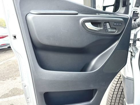 Used 2022 Mercedes-Benz Sprinter 2500 image 21