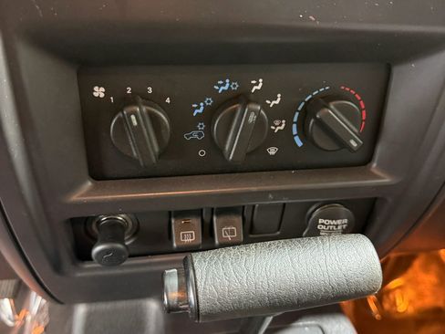 Used 2000 Jeep Cherokee Sport image 40