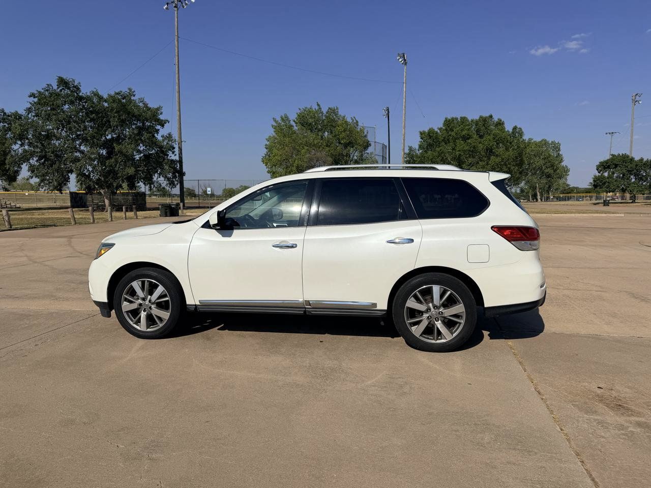 Used 2016 Nissan Pathfinder Platinum AWD/4WD image 8
