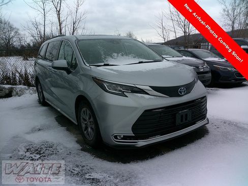 Used 2021 Toyota Sienna XLE w/ XLE Plus Package image 1