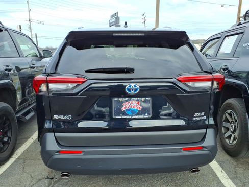 Used 2023 Toyota RAV4 XLE w/ Convenience Package image 6