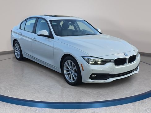 Used 2017 BMW 320i xDrive Sedan AWD/4WD image 3