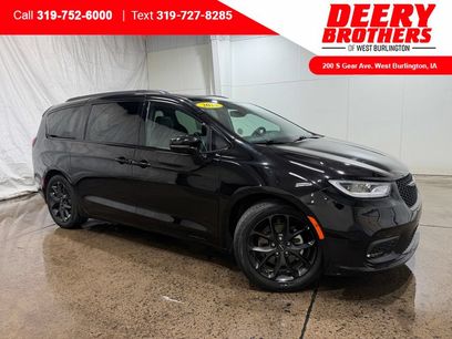 Used 2025 Chrysler Pacifica Limited