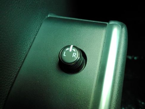 Used 2020 Toyota Highlander XLE image 43