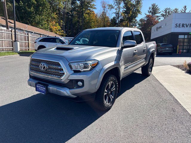 Used 2017 Toyota Tacoma TRD Sport w/ Tow Package (A/T) AWD/4WD image 3