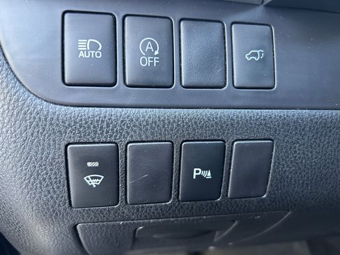 Used 2017 Toyota Highlander Limited AWD/4WD image 16