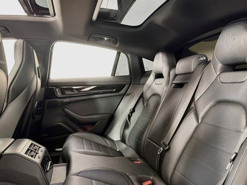 Used 2025 Porsche Panamera image 8