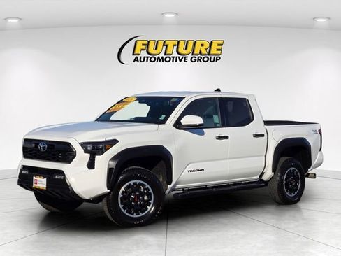 Used 2024 Toyota Tacoma TRD Off-Road AWD/4WD image 10