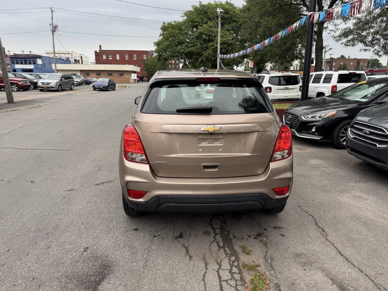 Used 2018 Chevrolet Trax LS FWD image 5