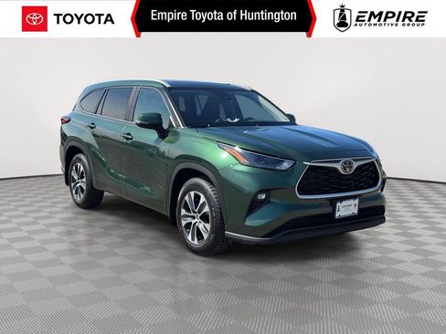 Used 2023 Toyota Highlander XLE AWD/4WD image 1