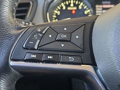 Used 2018 Nissan Rogue Sport SV w/ SV Technology Package image 12