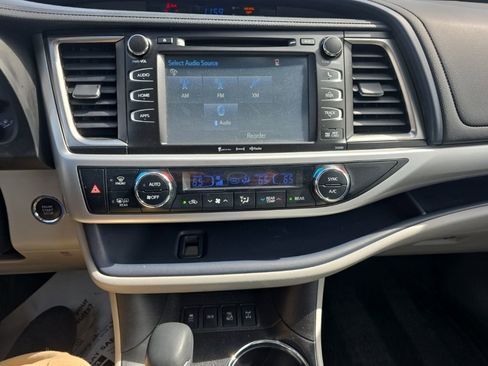 Used 2018 Toyota Highlander XLE image 15