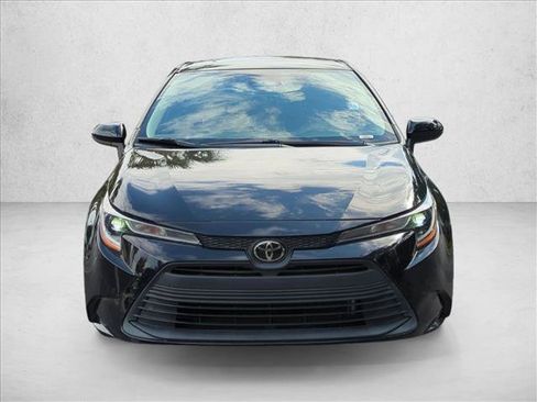Used 2023 Toyota Corolla LE FWD image 2