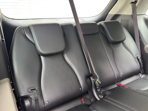Used 2025 Kia Carnival FWD image 42