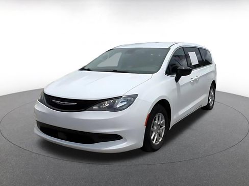 Used 2024 Chrysler Voyager LX FWD image 7