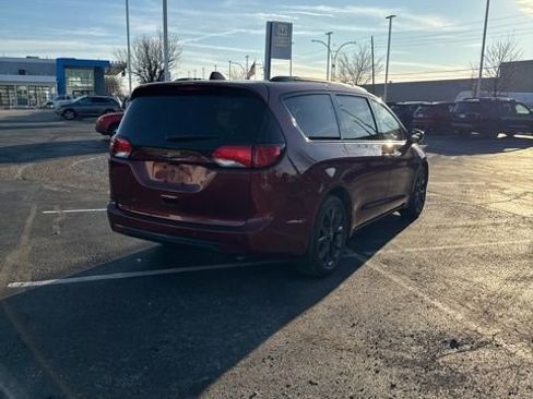 Used 2019 Chrysler Pacifica Touring-L Plus w/ Advanced Safetytec Group image 6