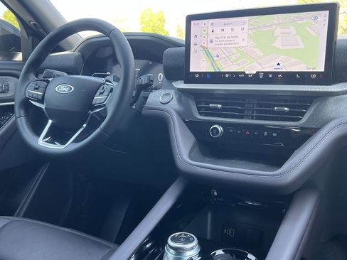New 2026 Ford Explorer Platinum RWD image 3