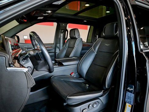 Used 2023 Cadillac Escalade ESV Premium Luxury image 15