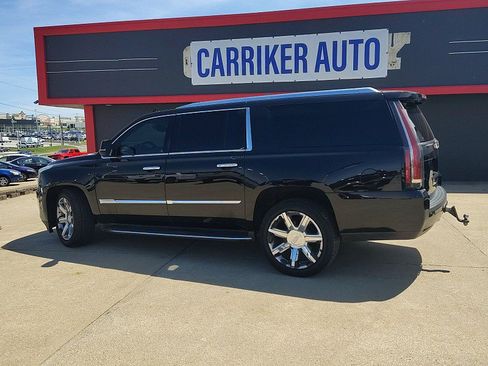 Used 2017 Cadillac Escalade ESV Luxury AWD/4WD image 5
