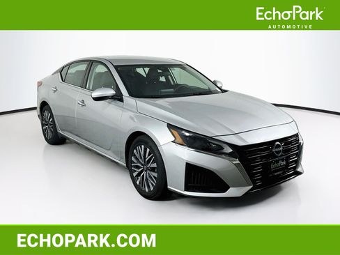 Used 2023 Nissan Altima 2.5 SV FWD image 1
