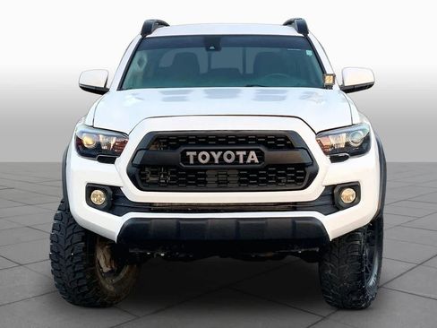 Used 2018 Toyota Tacoma SR w/ SR Convenience Package AWD/4WD image 4