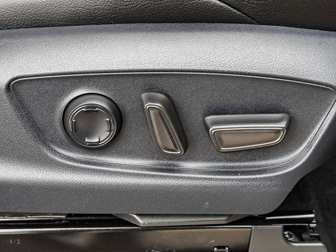 Certified 2025 Toyota Tacoma TRD Sport w/ TRD Sport Upgrade Package image 27