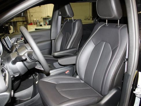 New 2026 Chrysler Voyager LX FWD image 20
