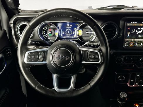 Used 2023 Jeep Wrangler Unlimited Sahara w/ Cold Weather Group AWD/4WD image 21