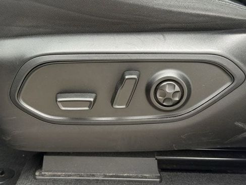 Used 2023 Jeep Grand Cherokee L Laredo image 25