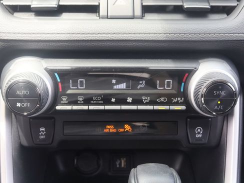Used 2025 Toyota RAV4 XLE AWD/4WD image 6