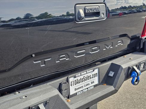 Used 2019 Toyota Tacoma TRD Off-Road w/ TRD Premium Off Road Package AWD/4WD image 10
