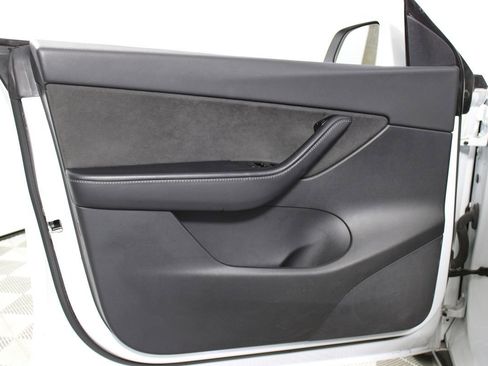 Used 2021 Tesla Model Y Long Range AWD/4WD image 6