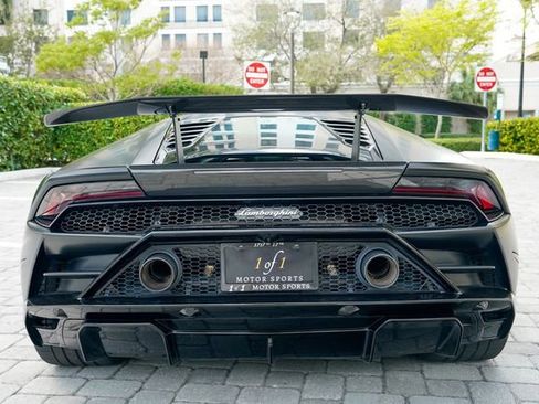 Used 2022 Lamborghini Huracan EVO RWD image 25