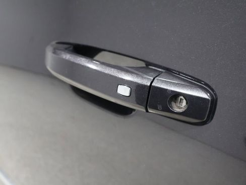 Used 2016 GMC Yukon XL SLT w/ Open Road Package image 11