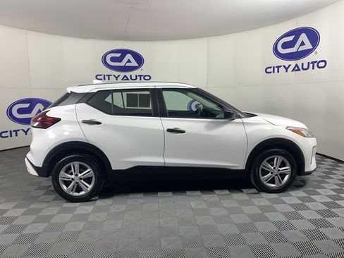 Used 2022 Nissan Kicks S image 2