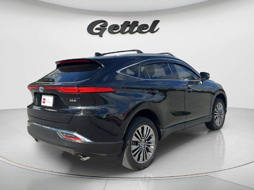Used 2023 Toyota Venza XLE AWD/4WD image 5