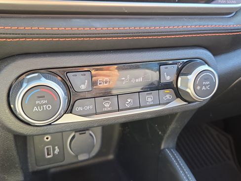 Used 2020 Nissan Kicks SR w/ SR Premium Package FWD image 19