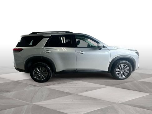 Used 2025 Nissan Pathfinder SV AWD/4WD image 9