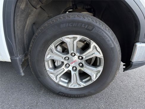 Used 2025 GMC Sierra 1500 SLT AWD/4WD image 9