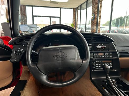Used 1996 Chevrolet Corvette Coupe RWD image 17